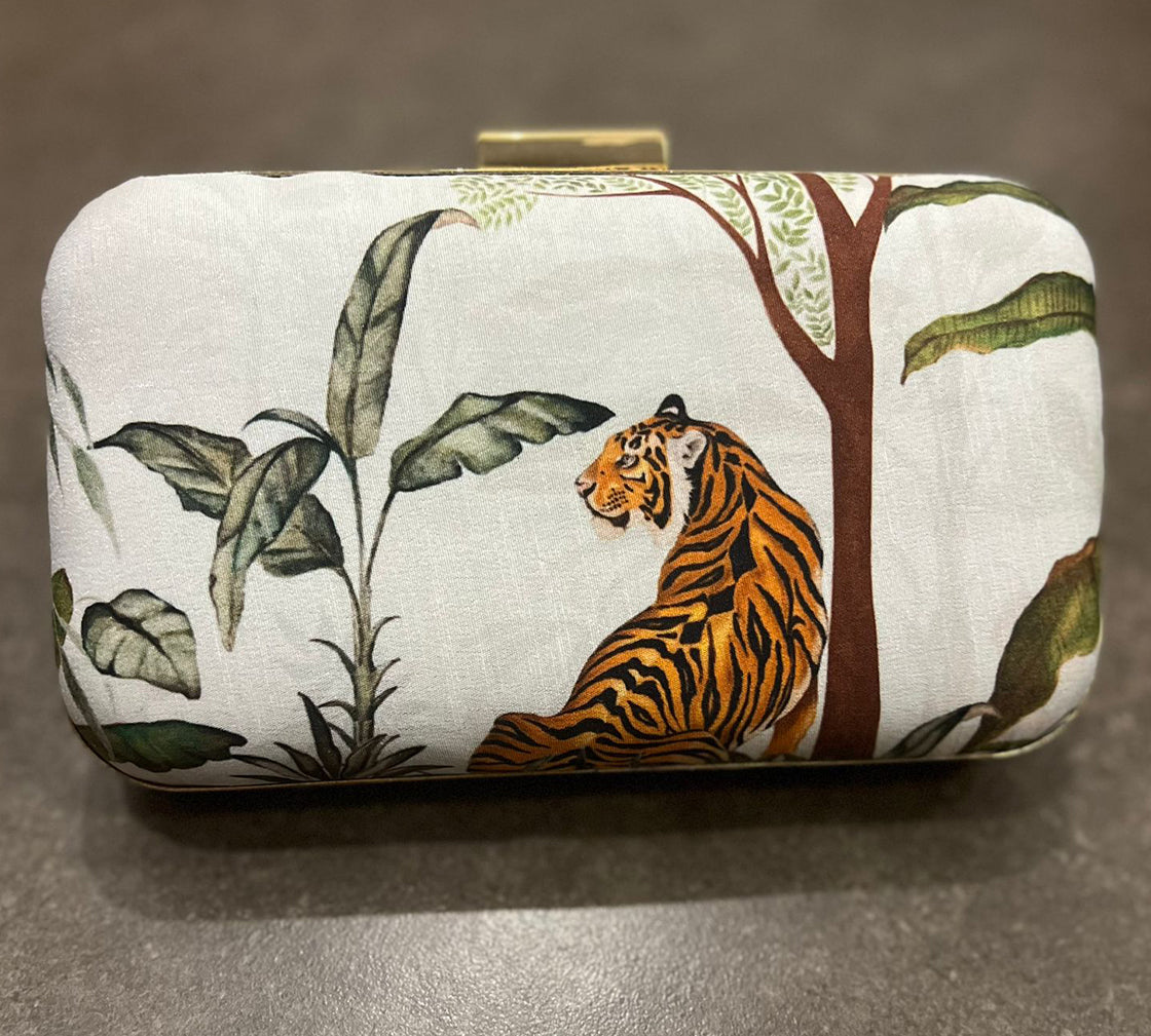 SAFARI SCAPE CLUTCH