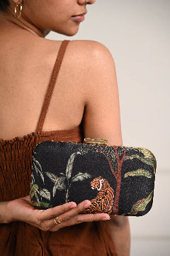 SAFARI SCAPE BLACK CLUTCH