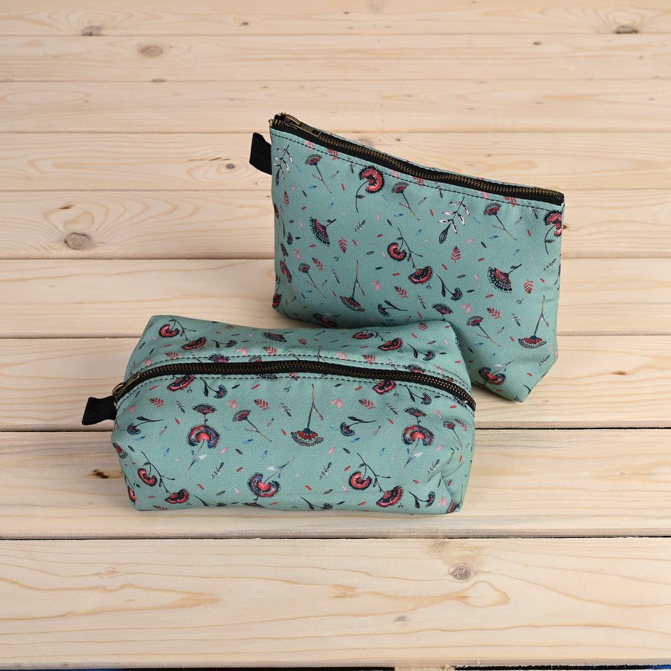 FLYING PETALS POUCH SET